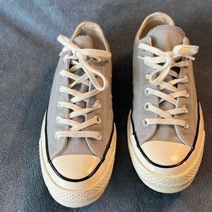 Converse 70’s Wolf Gray Low Tops Men’s 7.5/Women’s  9.5